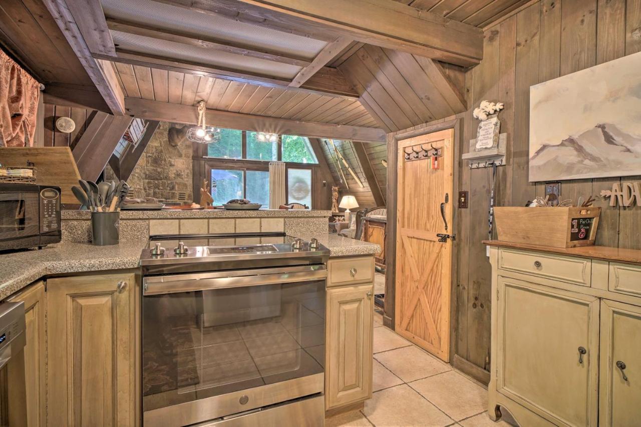 Snuggle Inn In The Heart Of Chalet Village! Gatlinburg Exterior foto